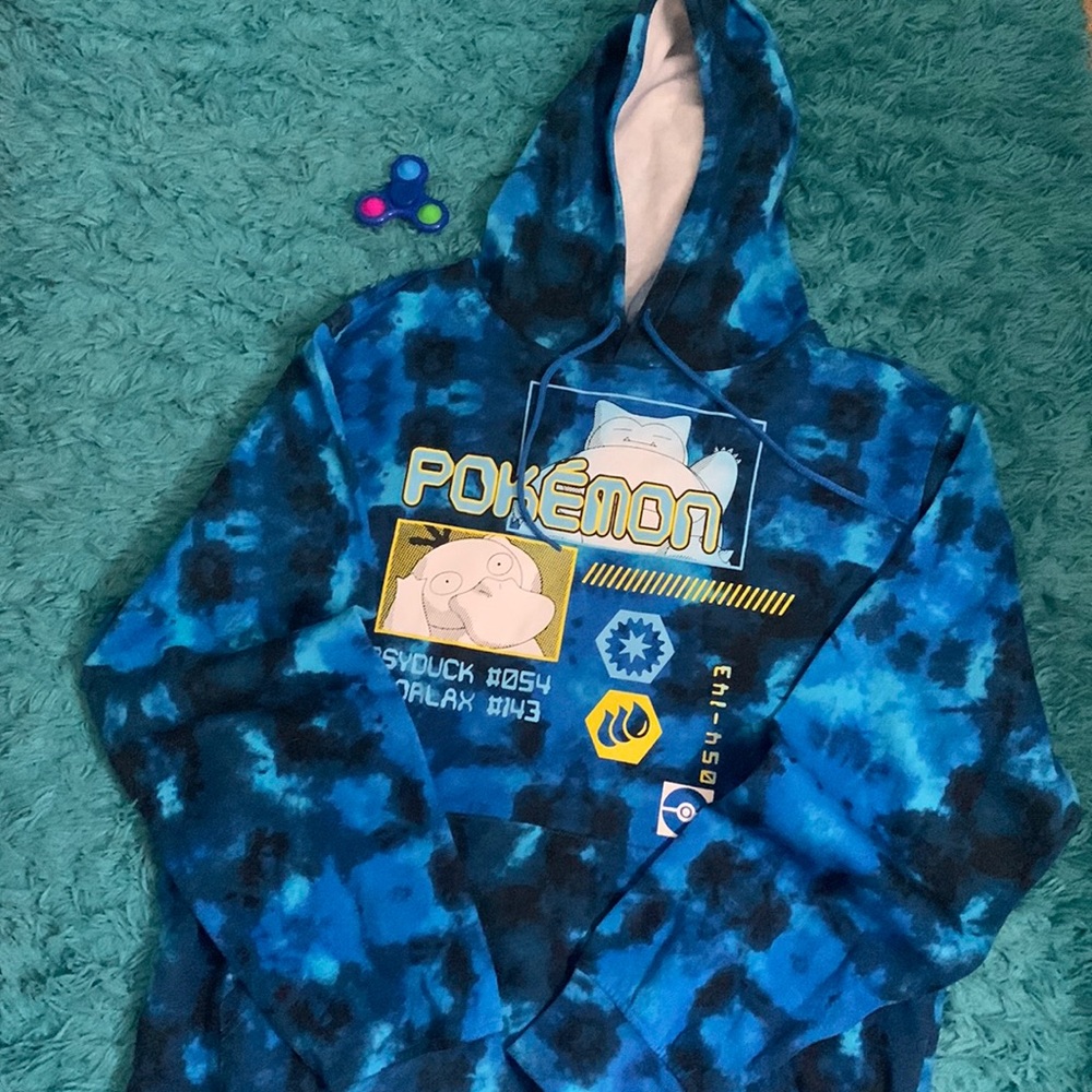 🐟🐬Mens Pokémon hoodie.  It is a Mens medium and is brand new without tags.